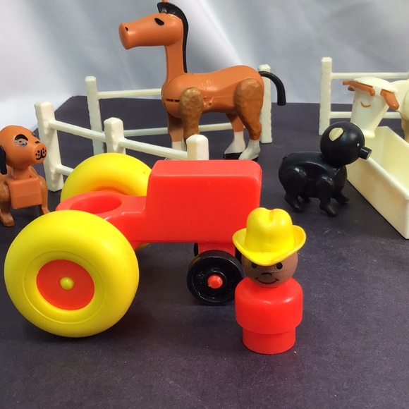 Vintage toys marked Hong Kong farm set fence animals tractor trough farmer dog - Picture 3 of 7